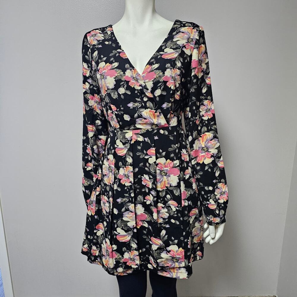 Forever 21 Black Floral Faux Wrap Dress Pleated Bottom Snap VNeck Size Large